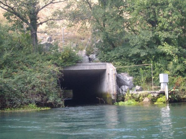 sotto gli svincoli dell'autostrada