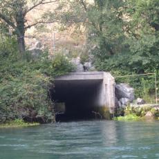 sotto gli svincoli dell'autostrada